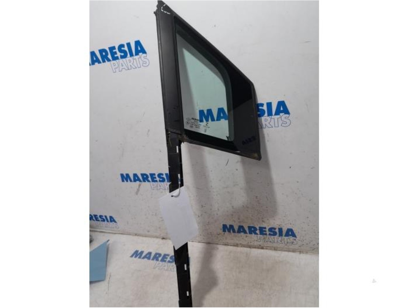 Renault - Captur - Quarter light, front right