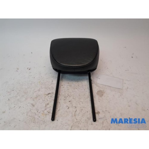 Renault - Captur - Headrest