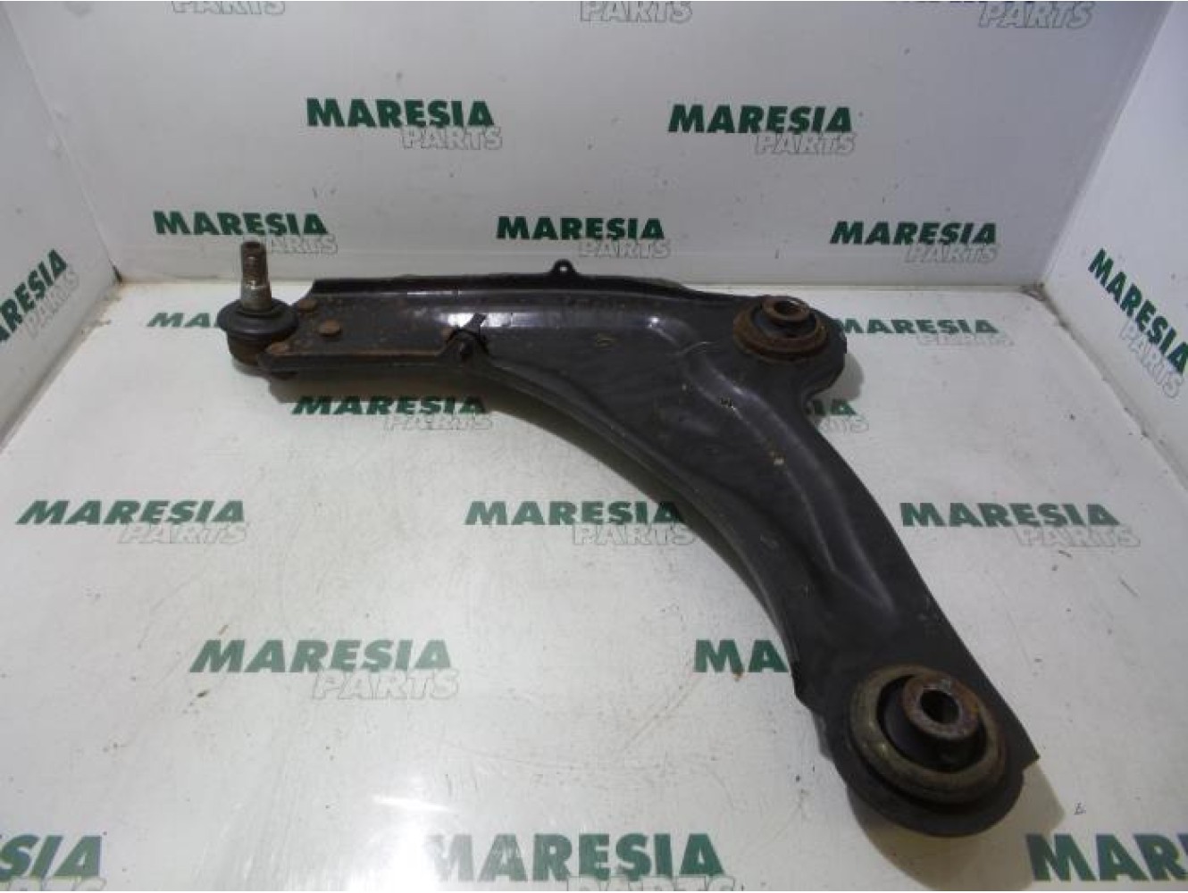 Renault - Laguna - Front lower wishbone, left