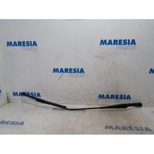 Fiat - Punto - Front wiper arm