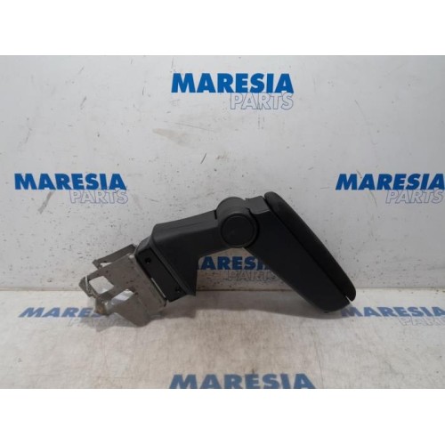 Fiat - Punto - Armrest