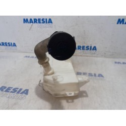 Opel - Vivaro - Front windscreen washer reservoir