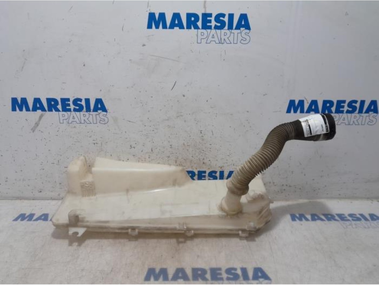 Opel - Vivaro - Front windscreen washer reservoir