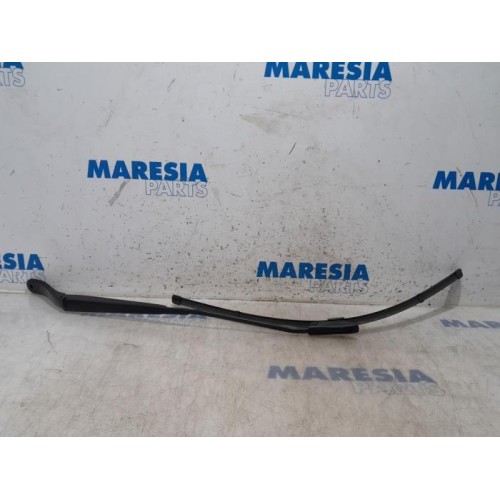Opel - Vivaro - Front wiper arm