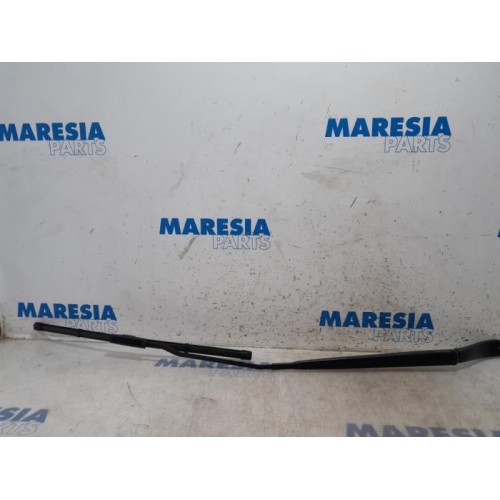 Opel - Vivaro - Front wiper arm
