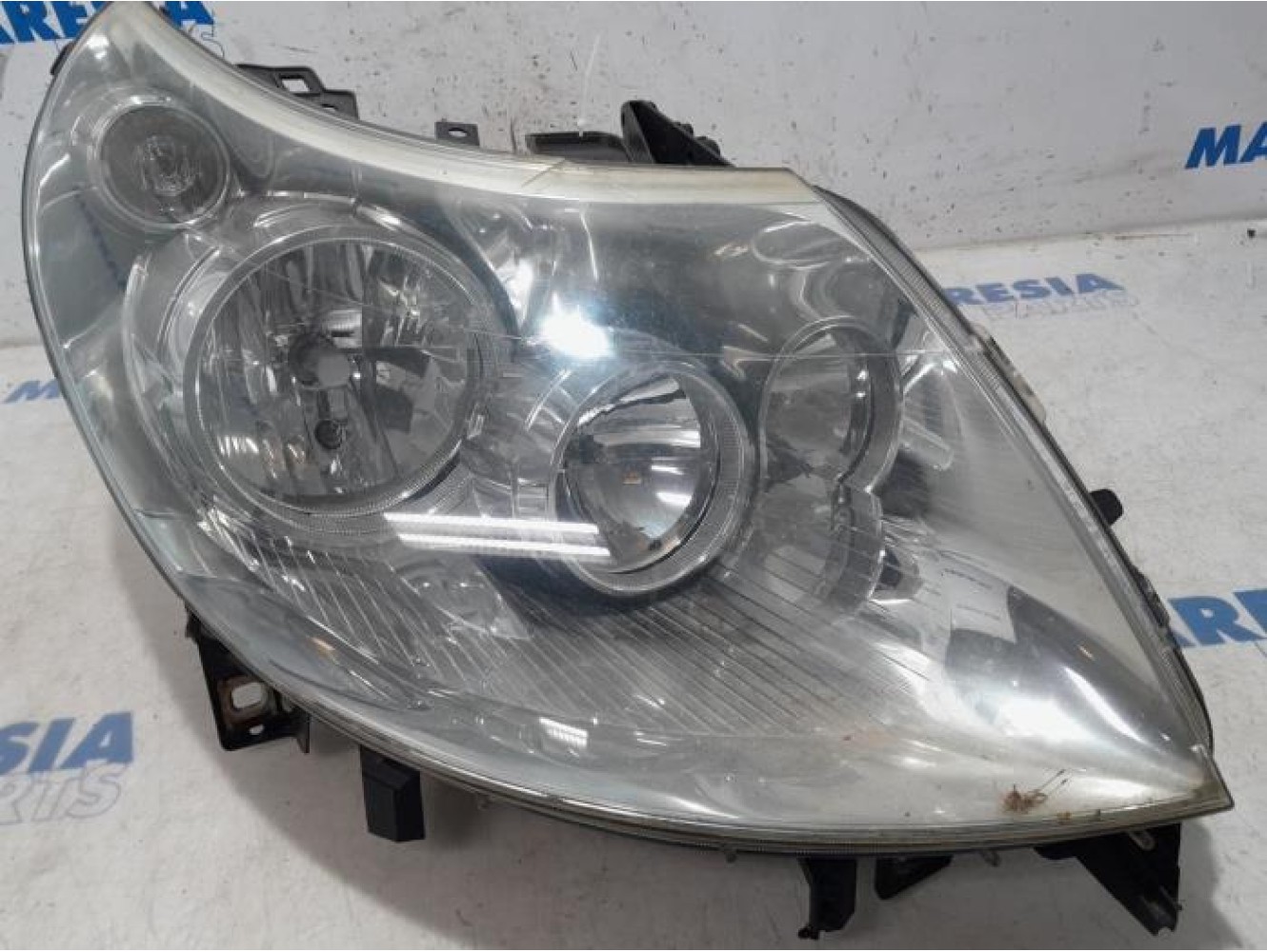 Peugeot - Boxer - Phare droit