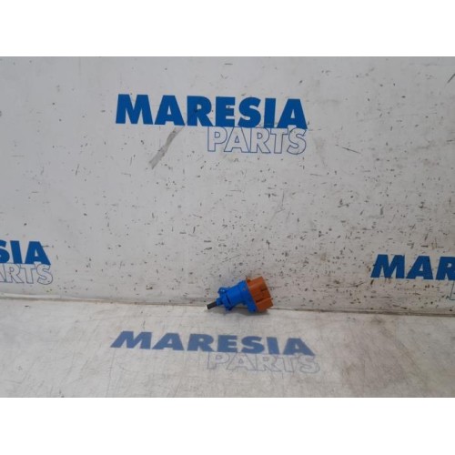 Fiat - Punto - Brake light switch