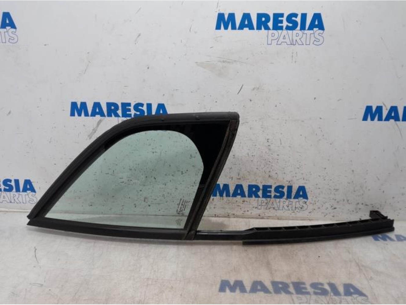 Citroen - C3 - Vitre triangulaire avant droite