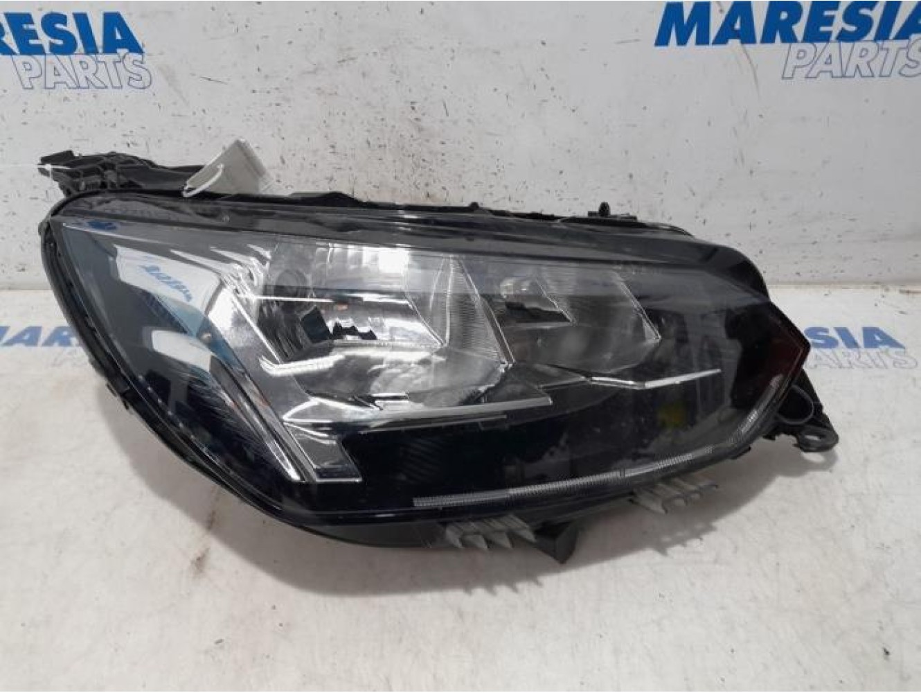 Peugeot - 208 - Phare droit