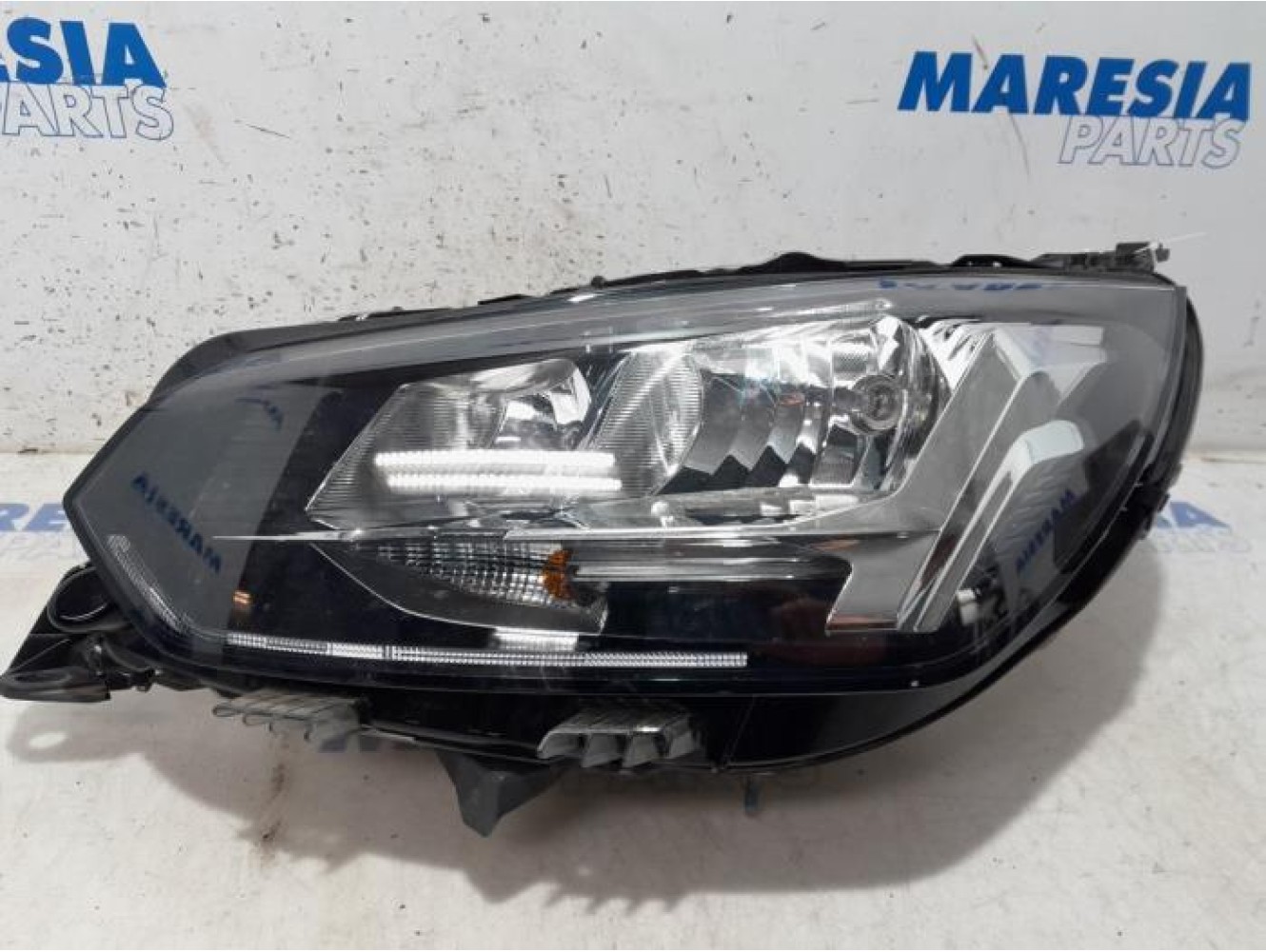 Peugeot - 208 - Koplamp links