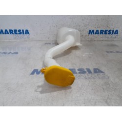 Renault - Twingo - Front windscreen washer reservoir