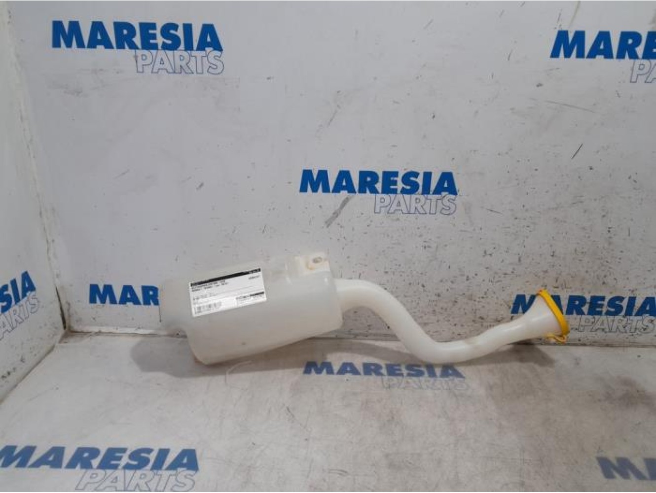 Renault - Twingo - Front windscreen washer reservoir