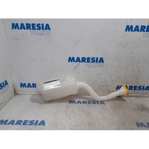 Renault - Twingo - Front windscreen washer reservoir