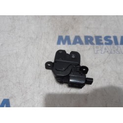Renault - Megane - Tailgate lock mechanism
