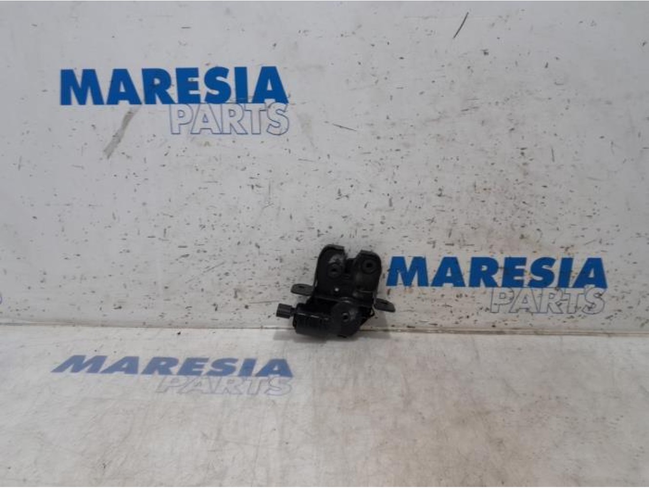 Renault - Megane - Tailgate lock mechanism