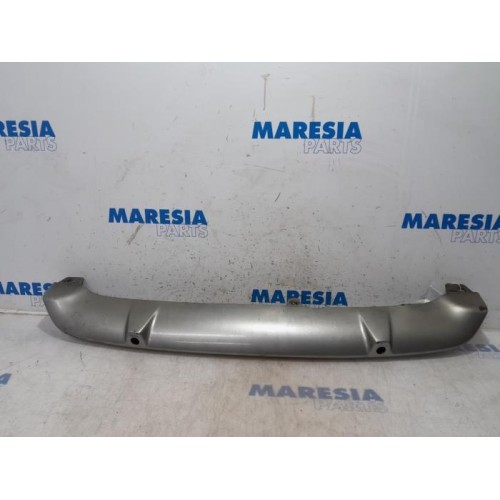 Renault - Megane - Rear bumper component, central