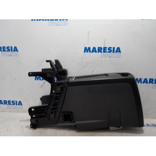 Peugeot - 5008 - Middle console