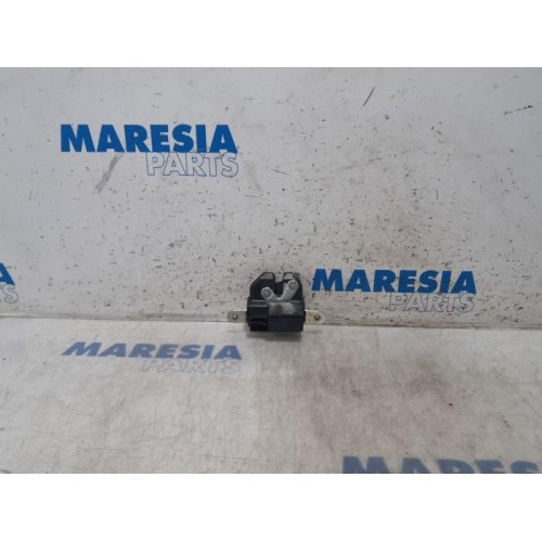 Fiat - 500 - Tailgate lock mechanism