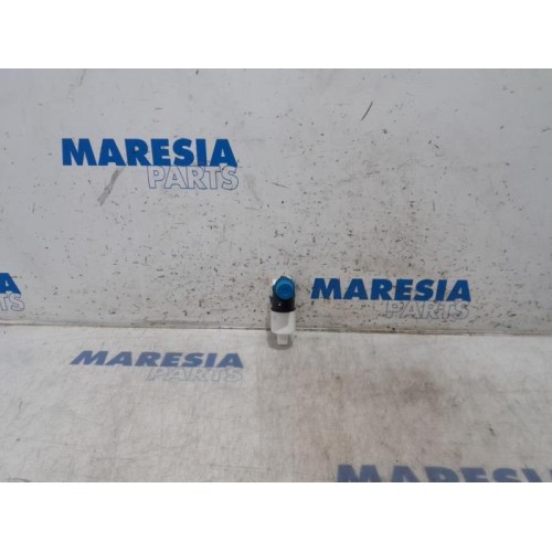 Peugeot - 308 - Windscreen washer pump