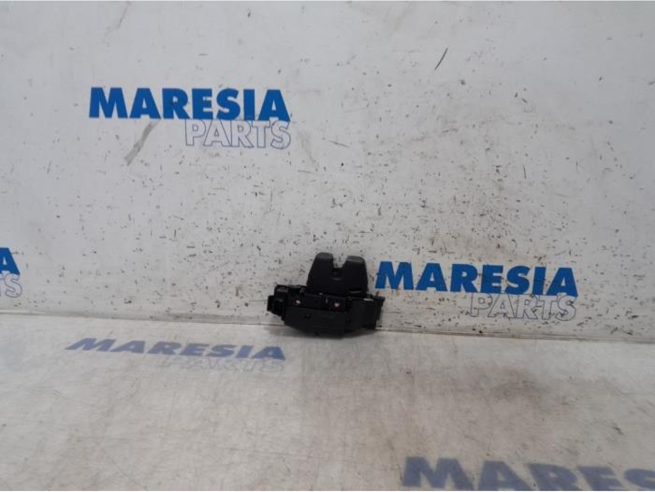 Peugeot - 308 - Tailgate lock mechanism
