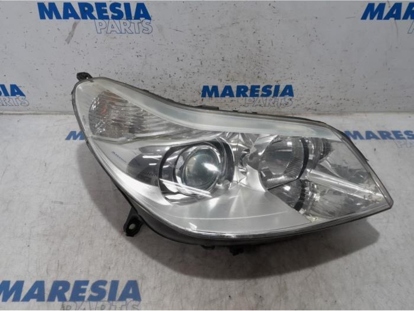 Citroen - C5 - Phare droit