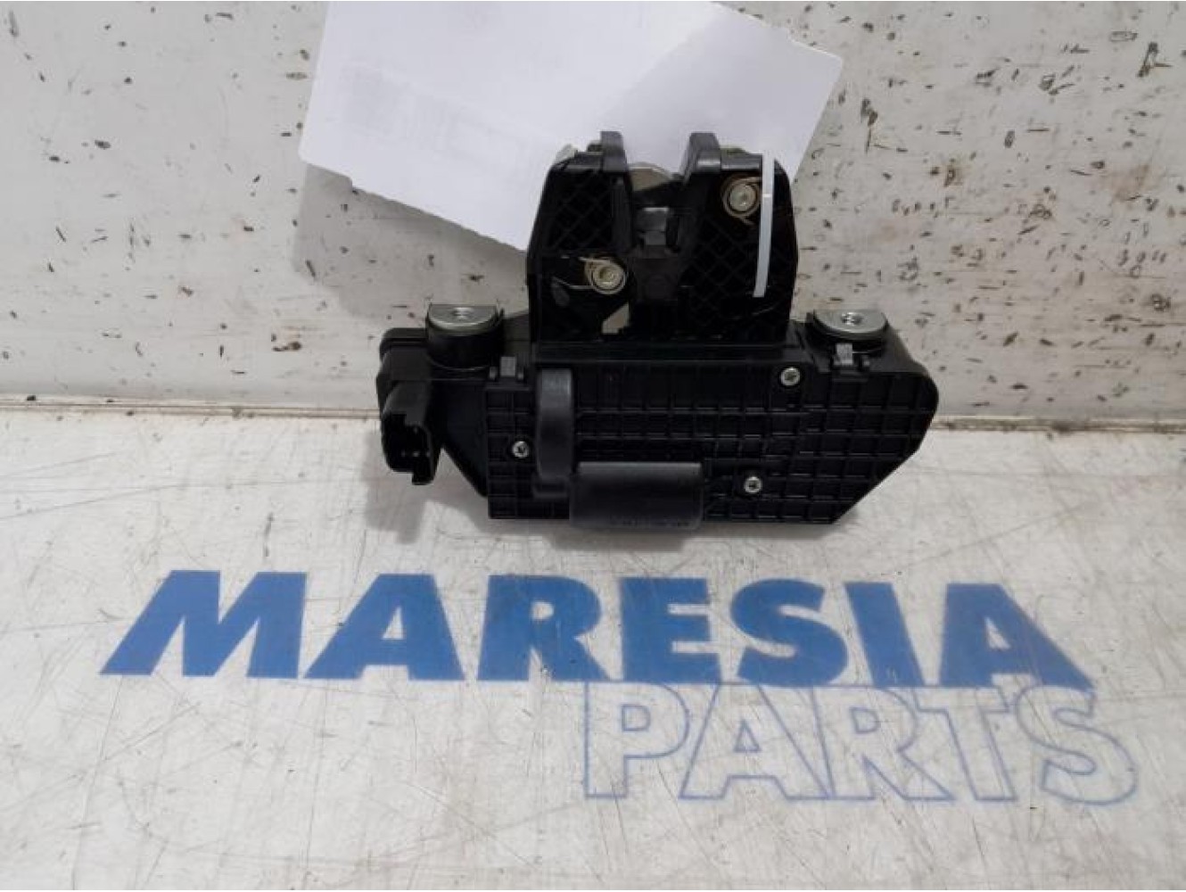 Peugeot - 5008 - Tailgate lock mechanism