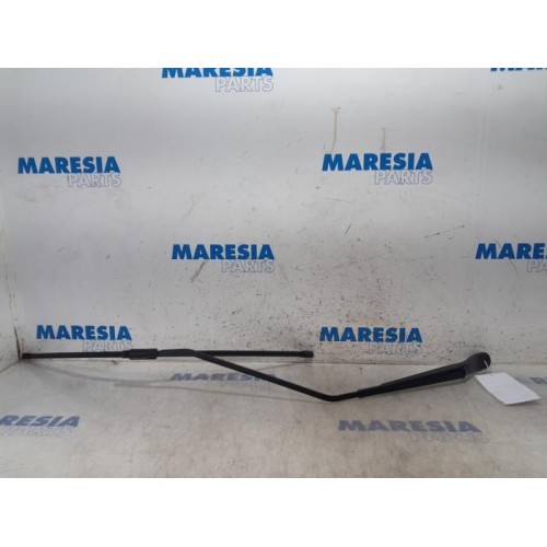 Renault - Scenic - Front wiper arm