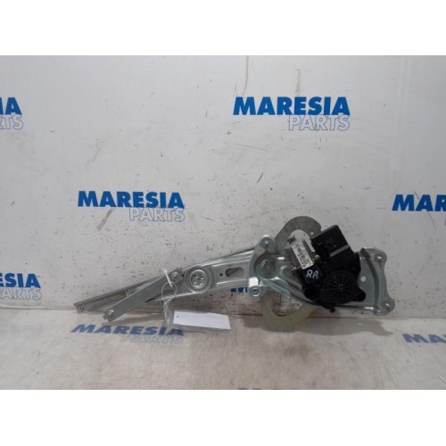 Renault - Scenic - Rear door window mechanism 4-door, right