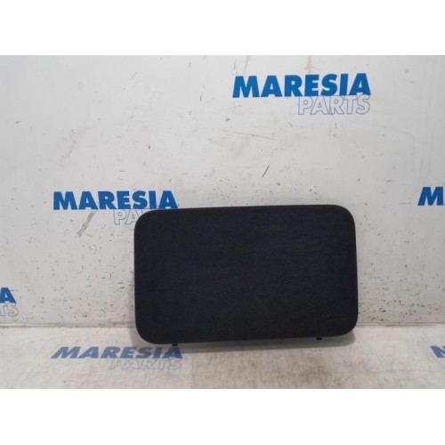 Renault - Scenic - Storage compartment