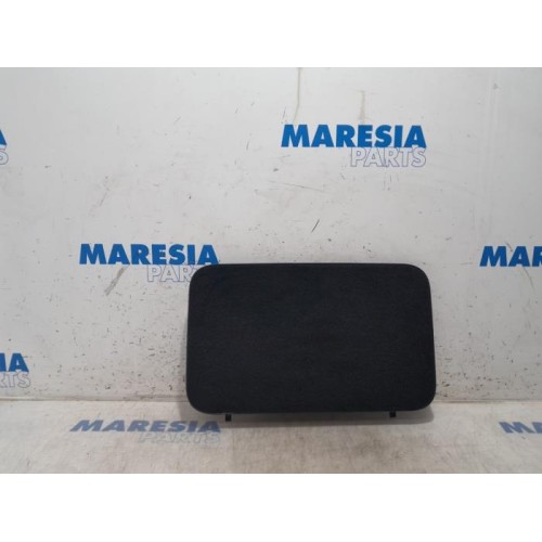 Renault - Scenic - Storage compartment
