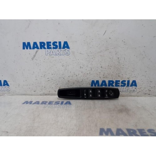 Renault - Scenic - Multi-functional window switch