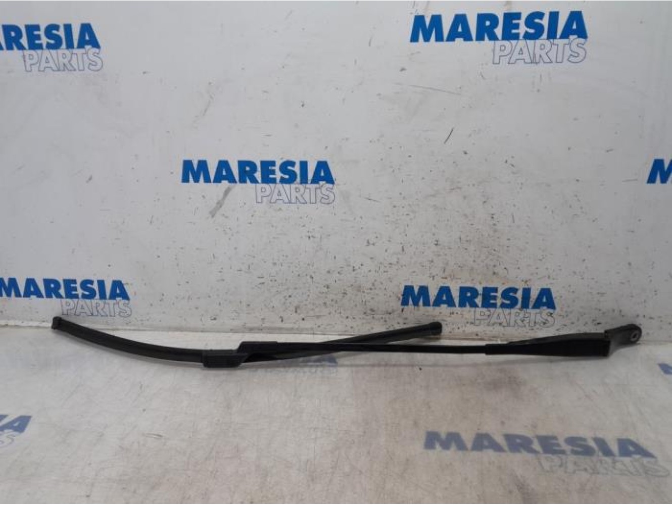 Peugeot - 5008 - Front wiper arm