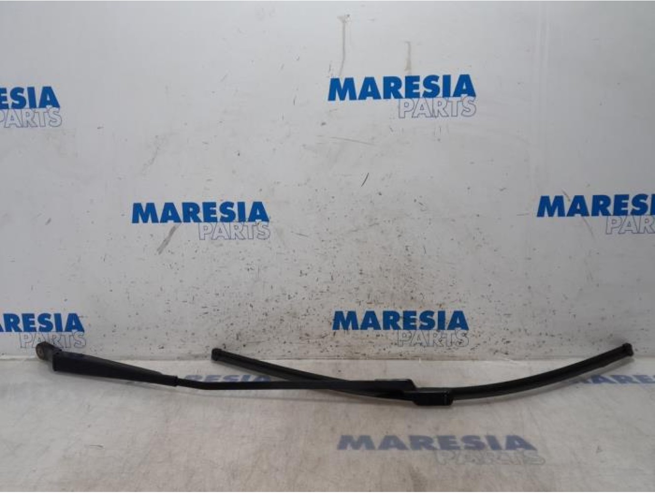 Peugeot - 5008 - Front wiper arm