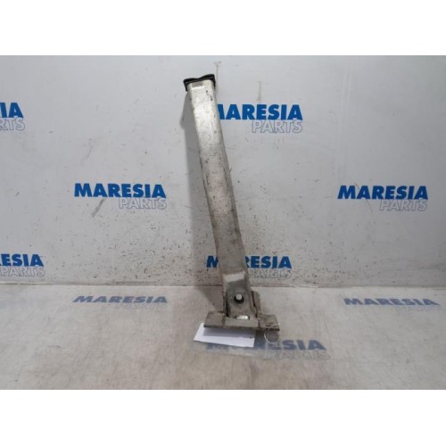 Peugeot - 5008 - Subframe