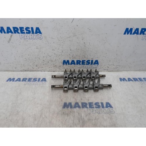 Renault - Twingo - Rocker arm shaft