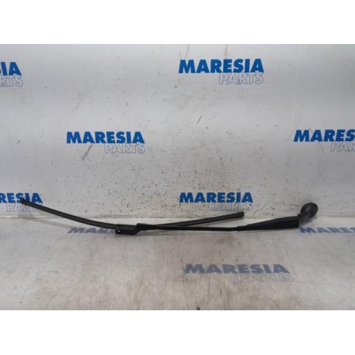 Citroen - C4 Grand Picasso - Front wiper arm