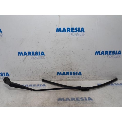 Citroen - C4 Grand Picasso - Front wiper arm