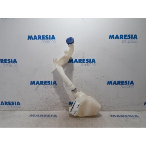 Peugeot - 208 - Front windscreen washer reservoir