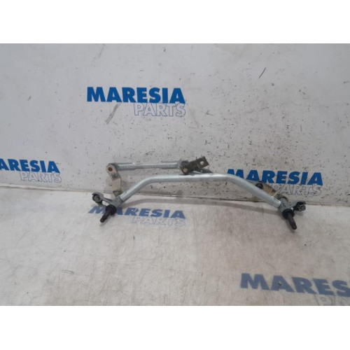 Peugeot - 208 - Wiper mechanism