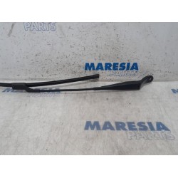 Peugeot - 208 - Front wiper arm