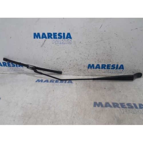 Peugeot - 208 - Front wiper arm