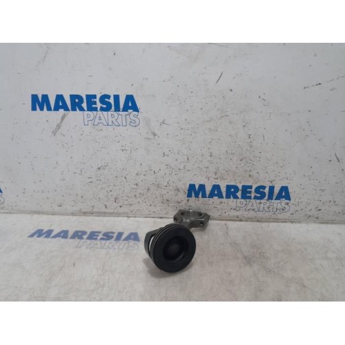 Renault - Captur - Connecting rod
