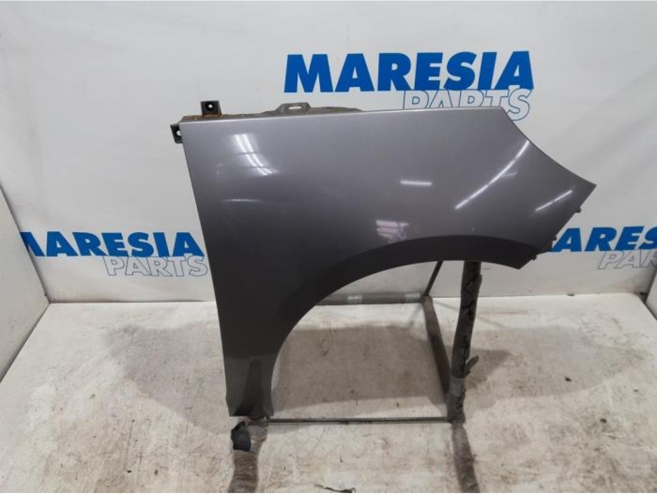Renault - Grand Scenic - Front wing, right
