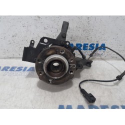 Renault - Clio - Knuckle, front right