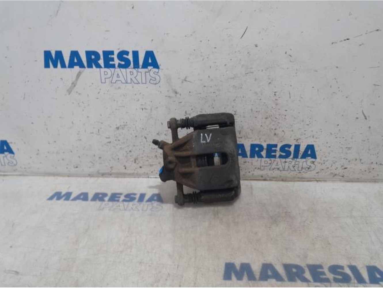 Renault - Clio - Front brake calliper, left