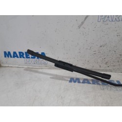 Renault - Clio - Front wiper arm