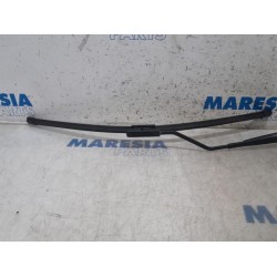 Renault - Clio - Front wiper arm