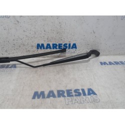 Renault - Clio - Front wiper arm