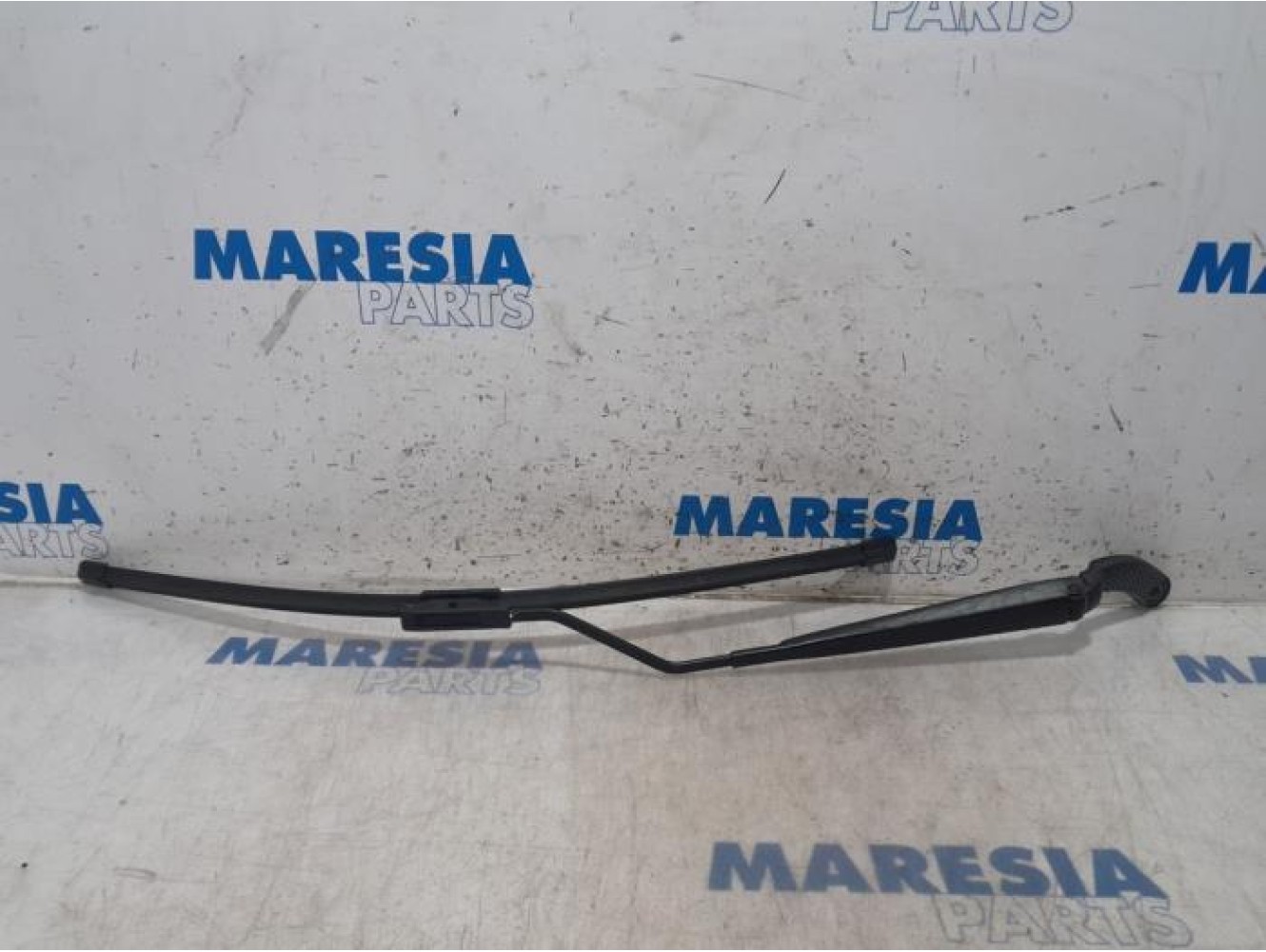Renault - Clio - Front wiper arm