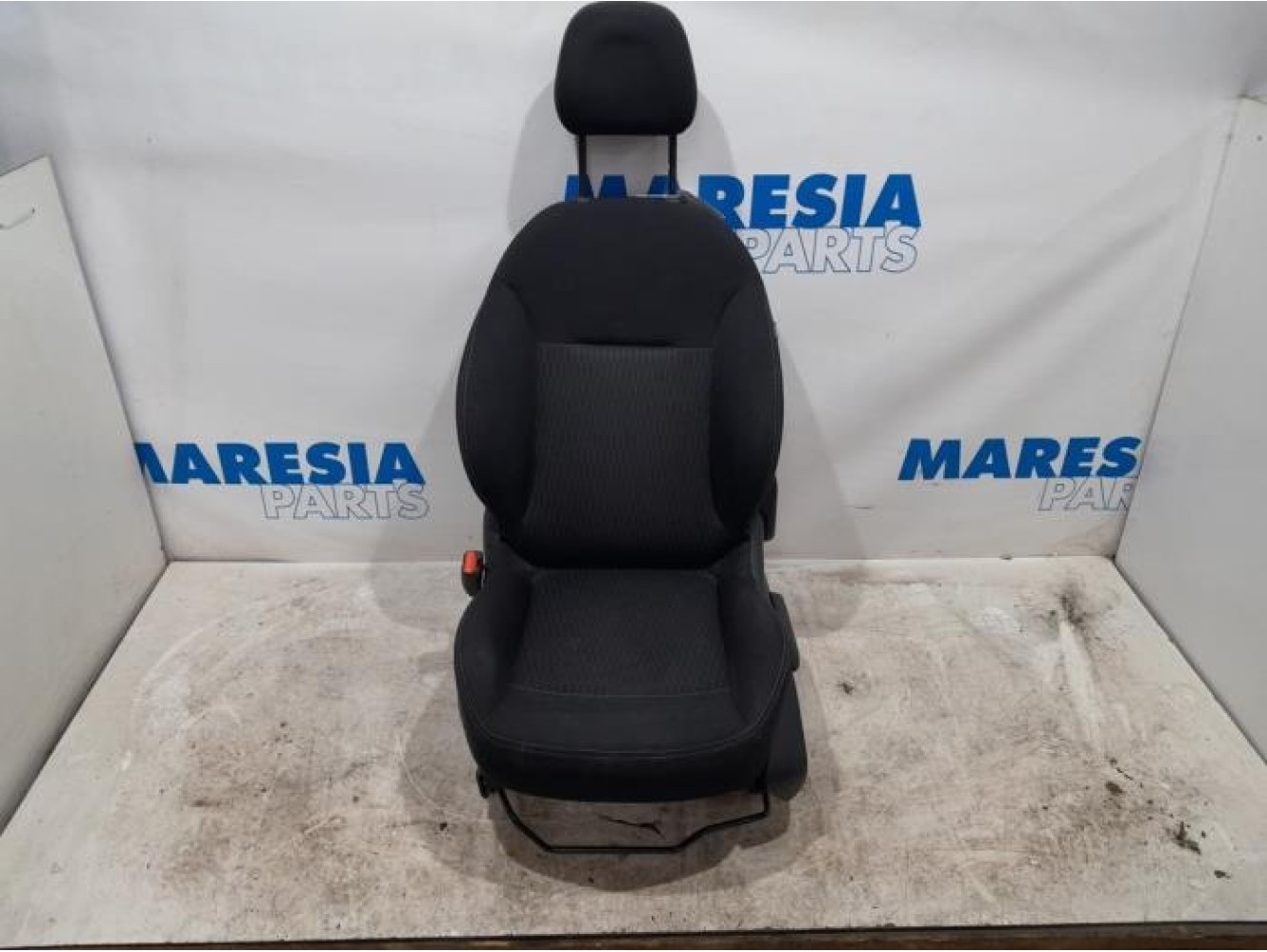 Peugeot - 208 - Sitz links
